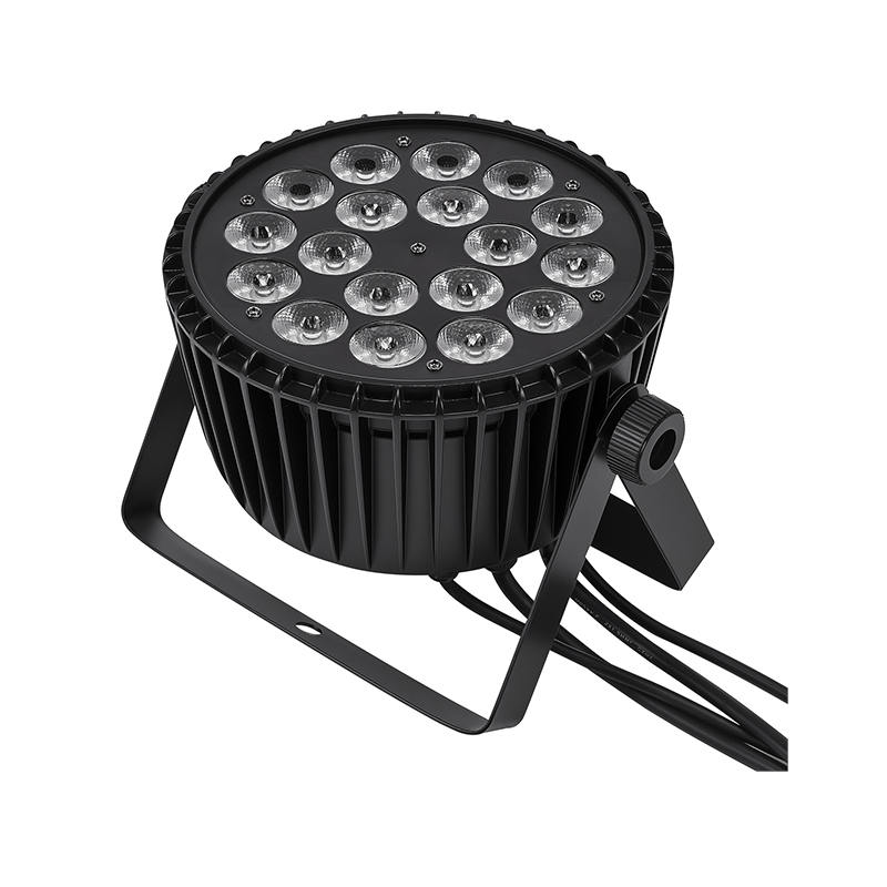 How can the beam angle of an LED par light be optimized through optical lens design?